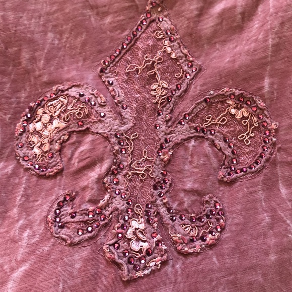 Muted rose colored fleur de lis tunic - Picture 11 of 12